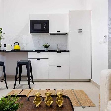 Monkeys Apartments Pinoloft Nuevo Torneo Севилья Экстерьер фото
