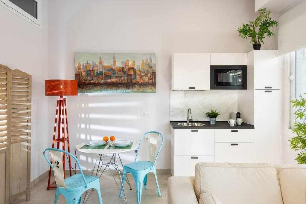 Monkeys Apartments Pinoloft Nuevo Torneo Севилья Экстерьер фото
