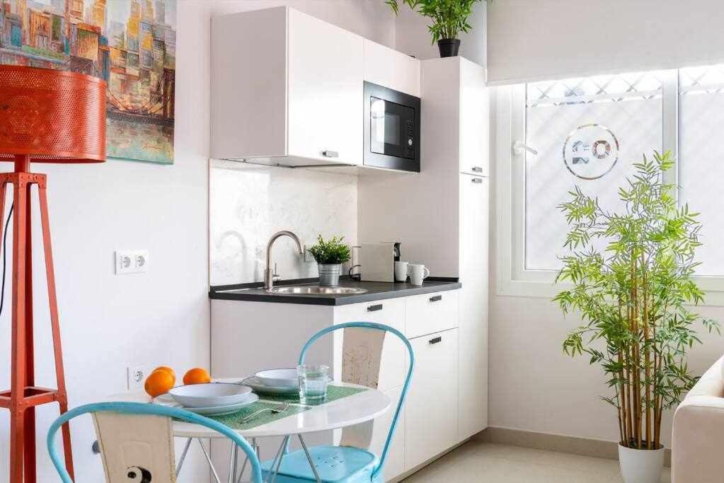 Monkeys Apartments Pinoloft Nuevo Torneo Севилья Экстерьер фото